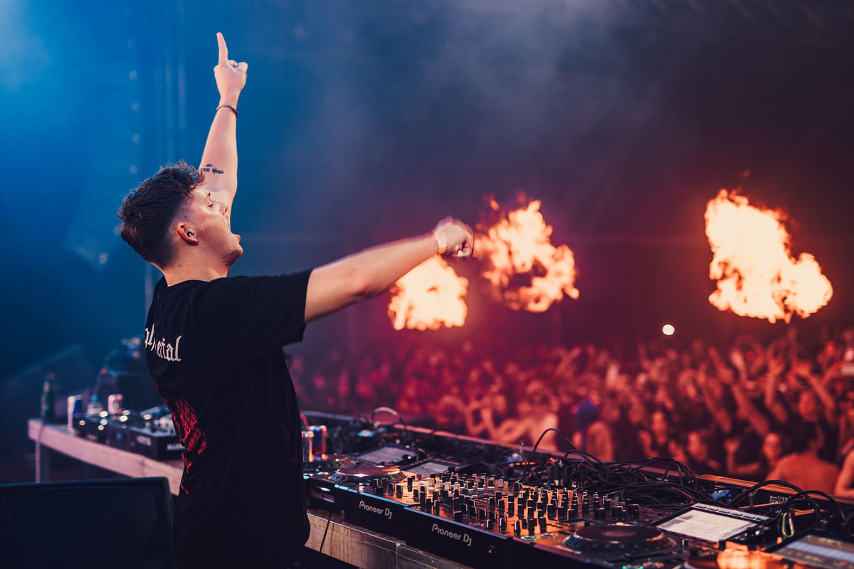 Loading... just a sec